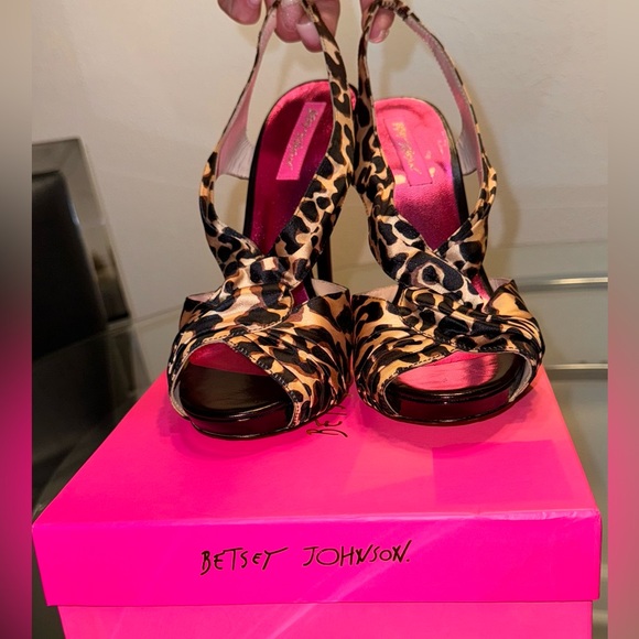 Betsy Johnson Leopard High Heel Stilettos Sz 10, Brand New. - Picture 3 of 11